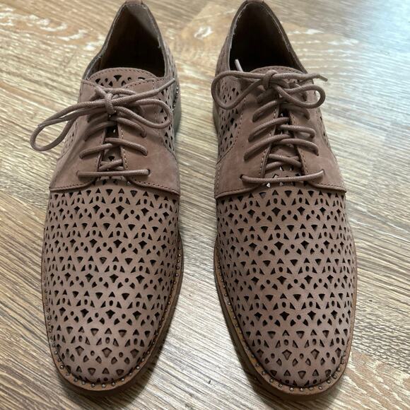Vince Camuto Lesta Tan Perforated Leather Lace Up Studded Oxford Loafer Size 8 - Picture 2 of 12
